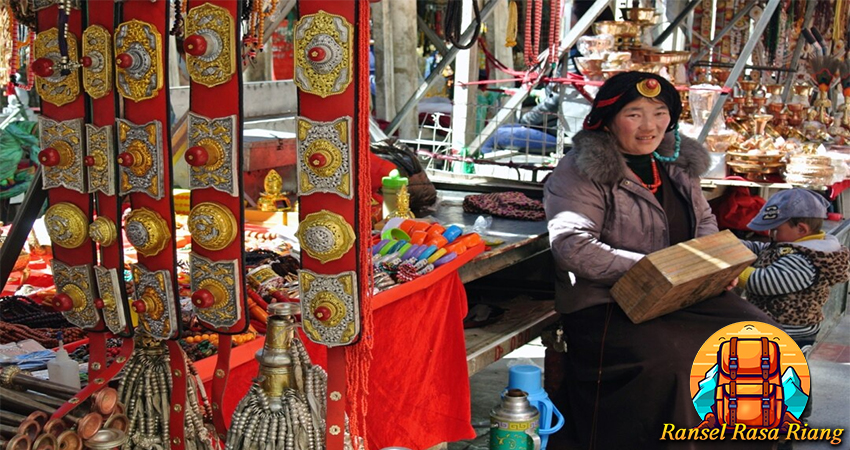 Dari Sutra ke Souvenir: Kerajinan Tangan Khas Tibet