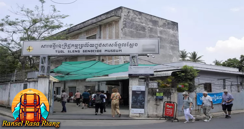 Mengunjungi Museum Kejahatan Khmer Merah